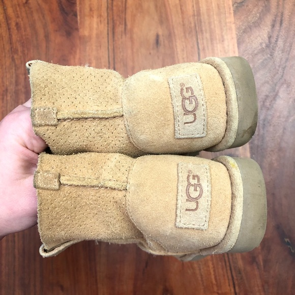 UGG CLASSIC UNLINED MINI PERF BOOTS - Picture 5 of 8
